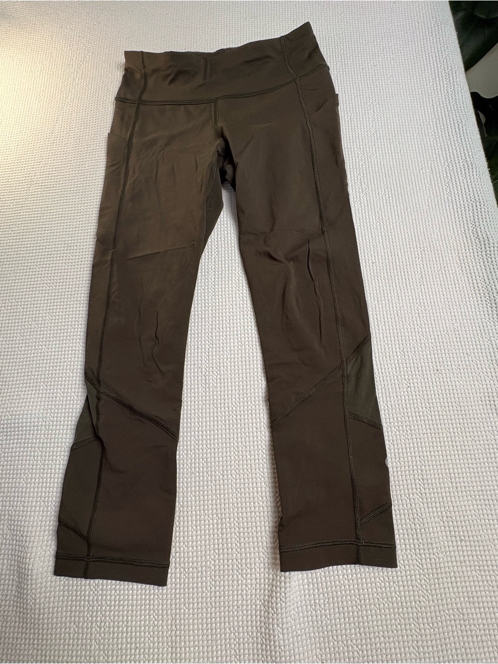 Lululemon Women’s Olive Green Performance Leggings - Athletic Fit